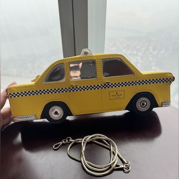EUC Kate Spade New York Nouveau Taxi Cab Purse - Picture 2 of 2